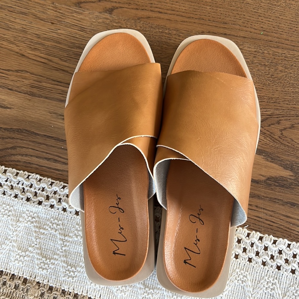 Sandals - Picture 3 of 3